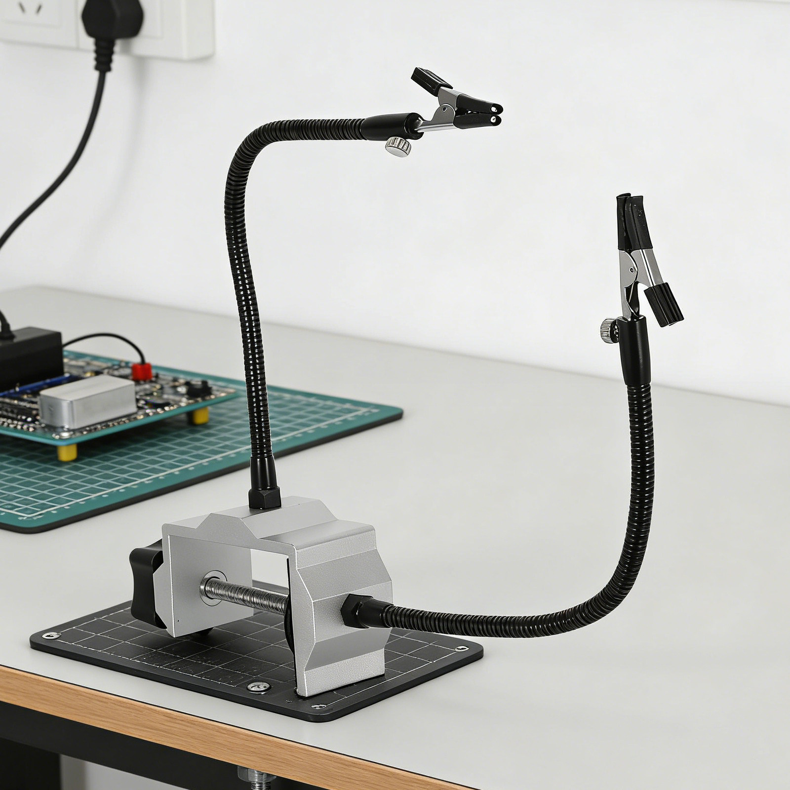 Вспомогательный зажим для пайк – обзор и цена Electronics Repair Bench